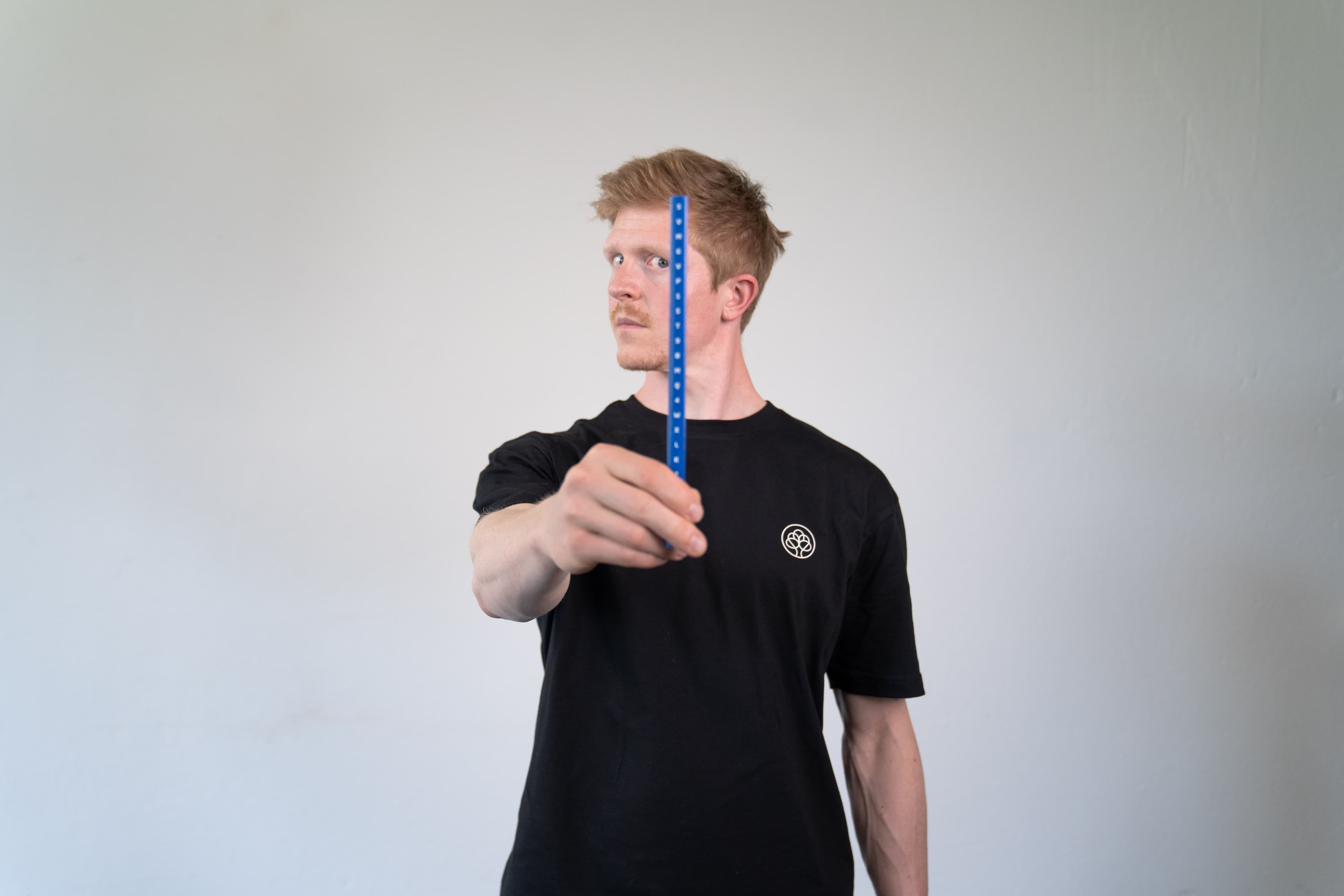 David Witton mit dem Sakkadenstab bei einer Neuro-Athletik-Übung